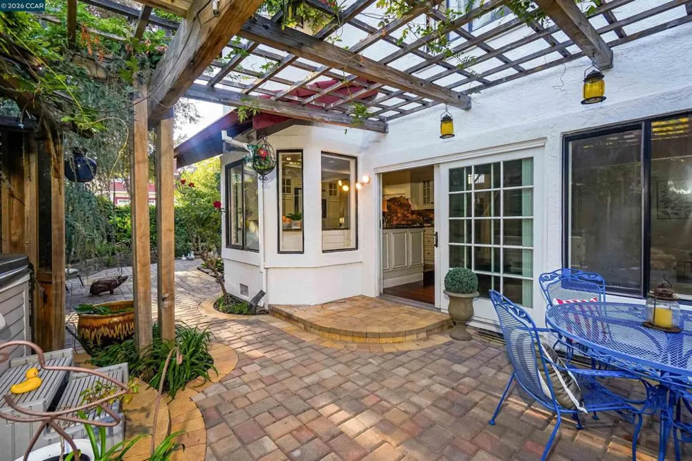 100 Opal Ct Hercules, CA 94547