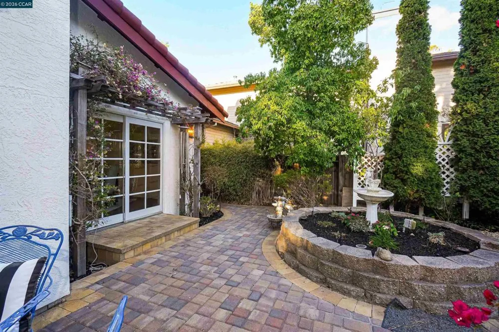 100 Opal Ct Hercules, CA 94547
