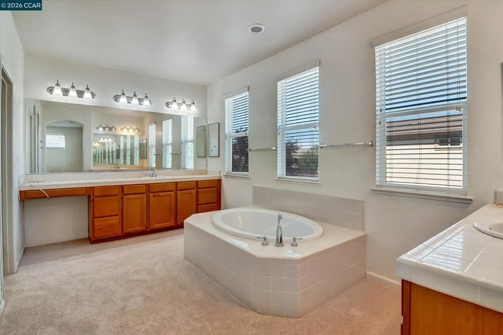 30 Echo Ct Patterson, CA 95363