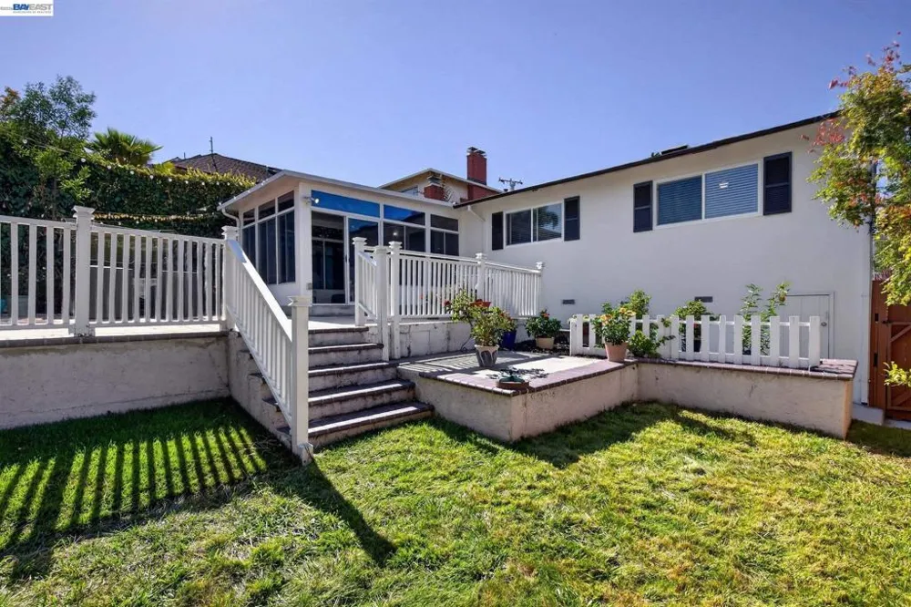 2464 Mikemary Ct Castro Valley, CA 94546