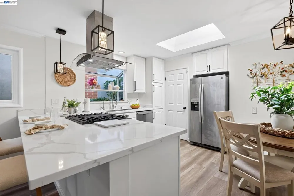 2464 Mikemary Ct Castro Valley, CA 94546