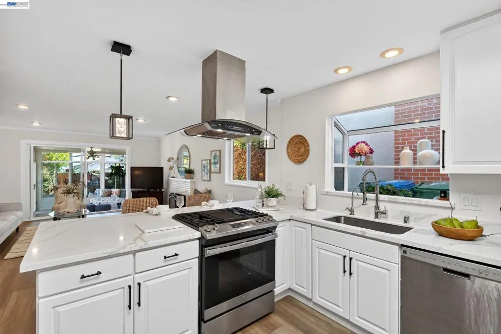 2464 Mikemary Ct Castro Valley, CA 94546