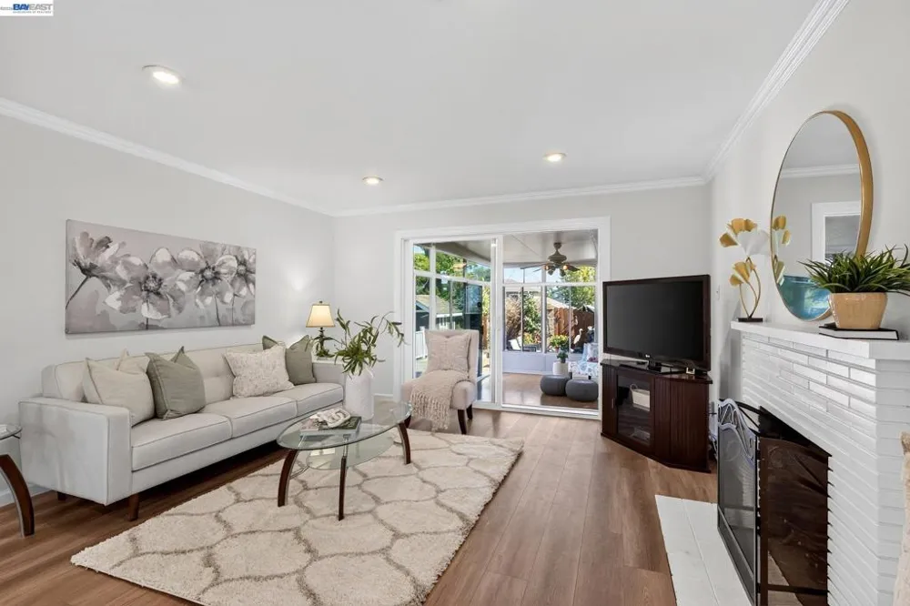 2464 Mikemary Ct Castro Valley, CA 94546