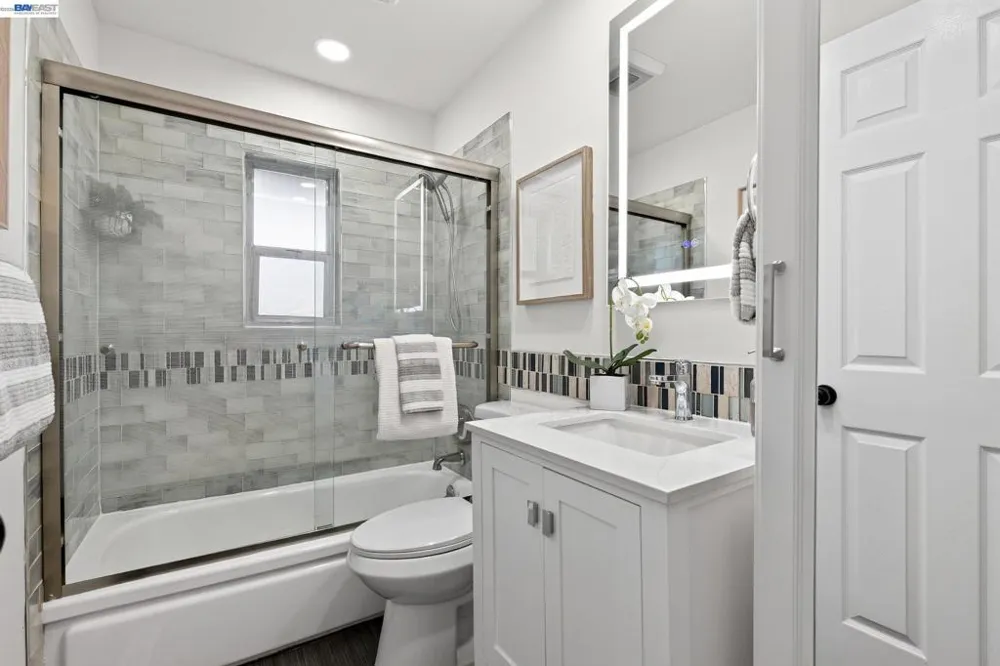 2464 Mikemary Ct Castro Valley, CA 94546