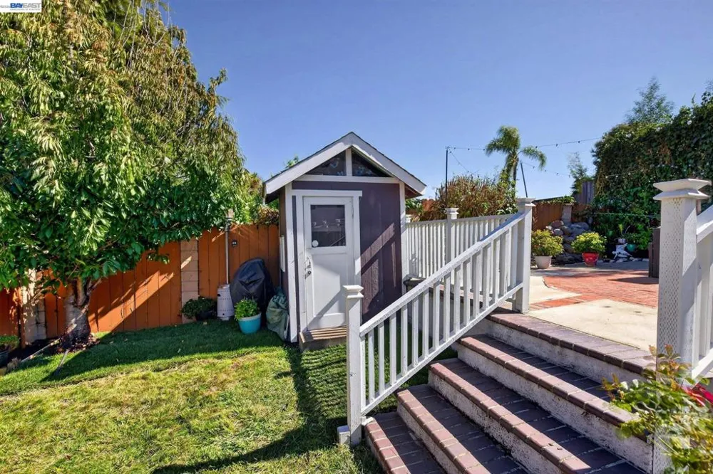 2464 Mikemary Ct Castro Valley, CA 94546