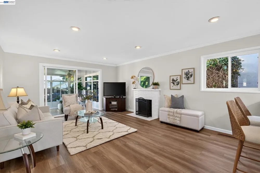 2464 Mikemary Ct Castro Valley, CA 94546