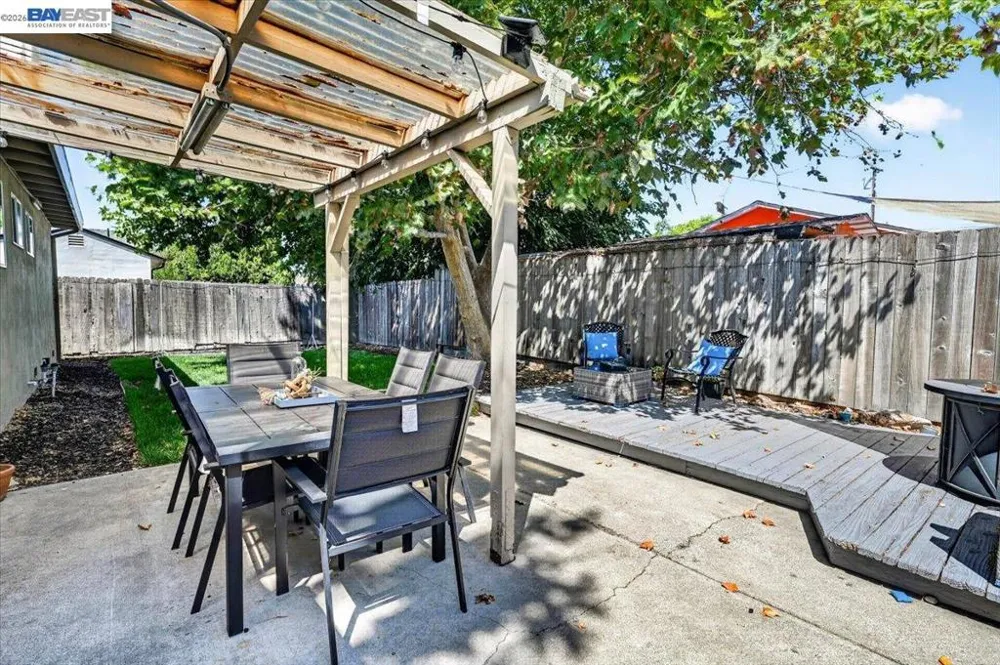 982 Ventura Ave Livermore, CA 94551