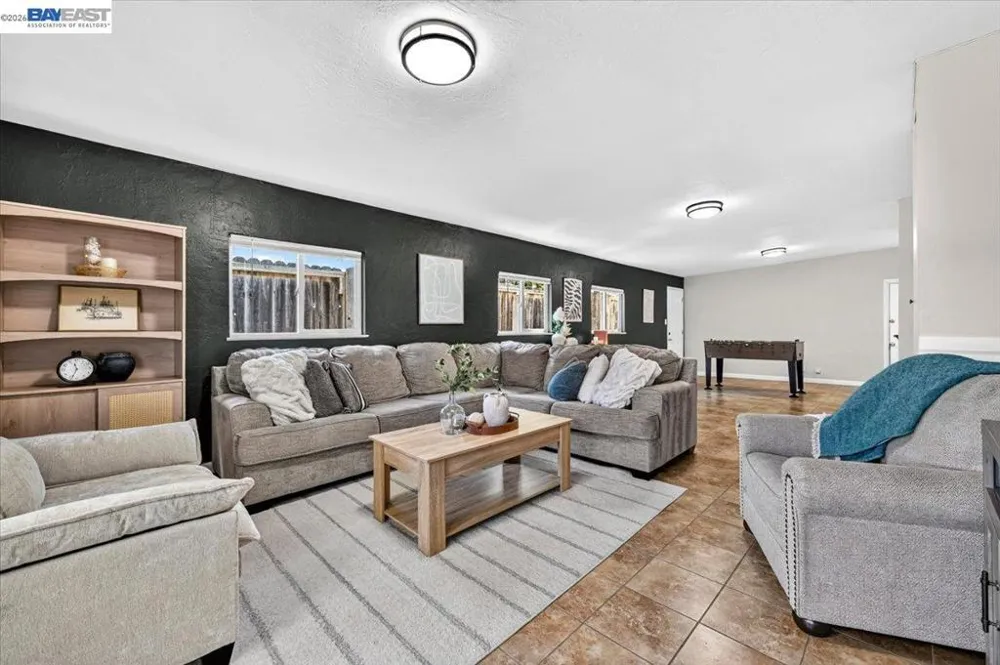982 Ventura Ave Livermore, CA 94551