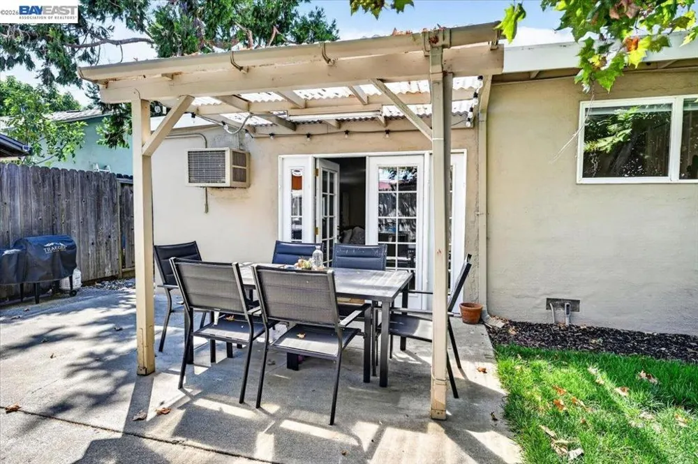 982 Ventura Ave Livermore, CA 94551