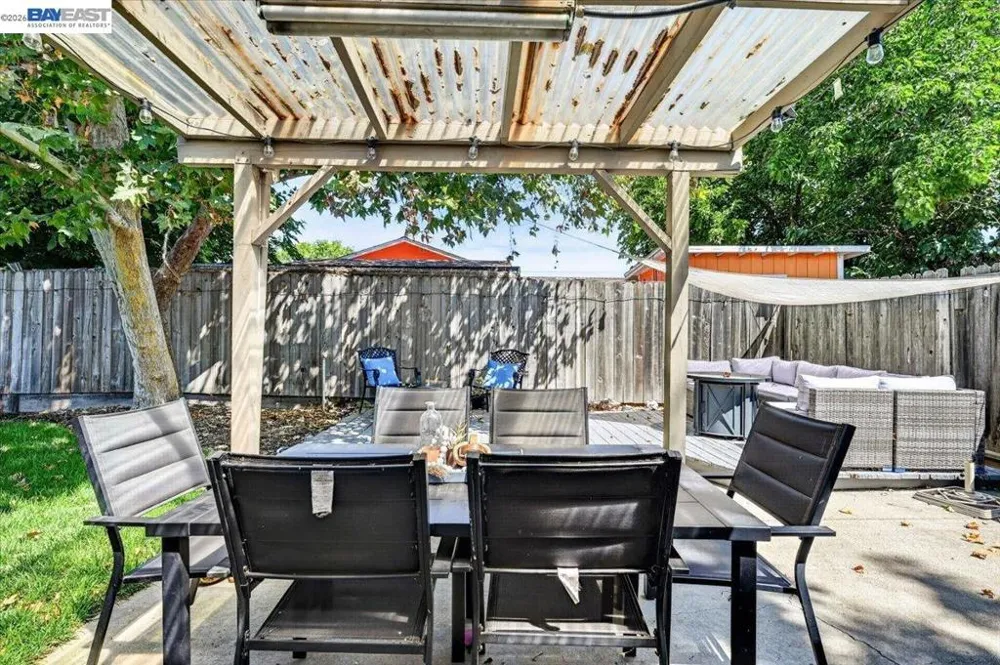 982 Ventura Ave Livermore, CA 94551