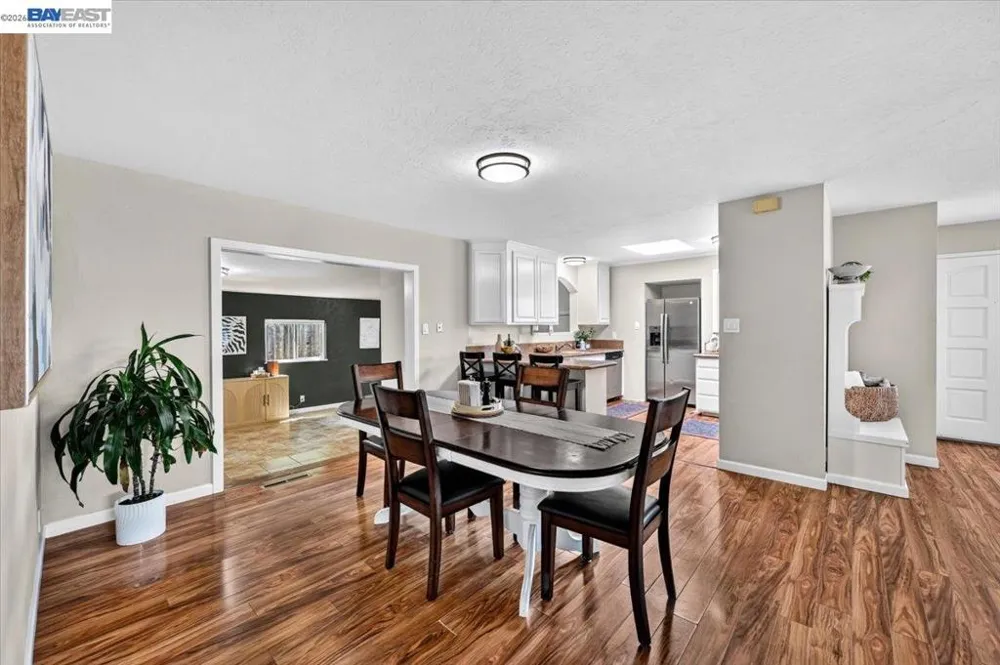 982 Ventura Ave Livermore, CA 94551