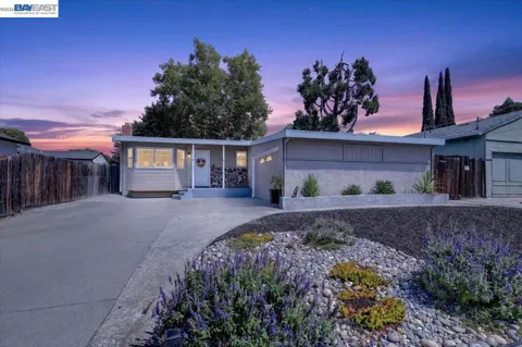 982 Ventura Ave