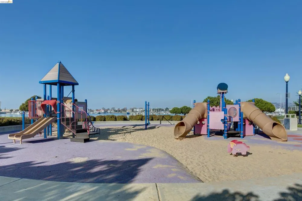 65 Seagull Dr Richmond, CA 94804