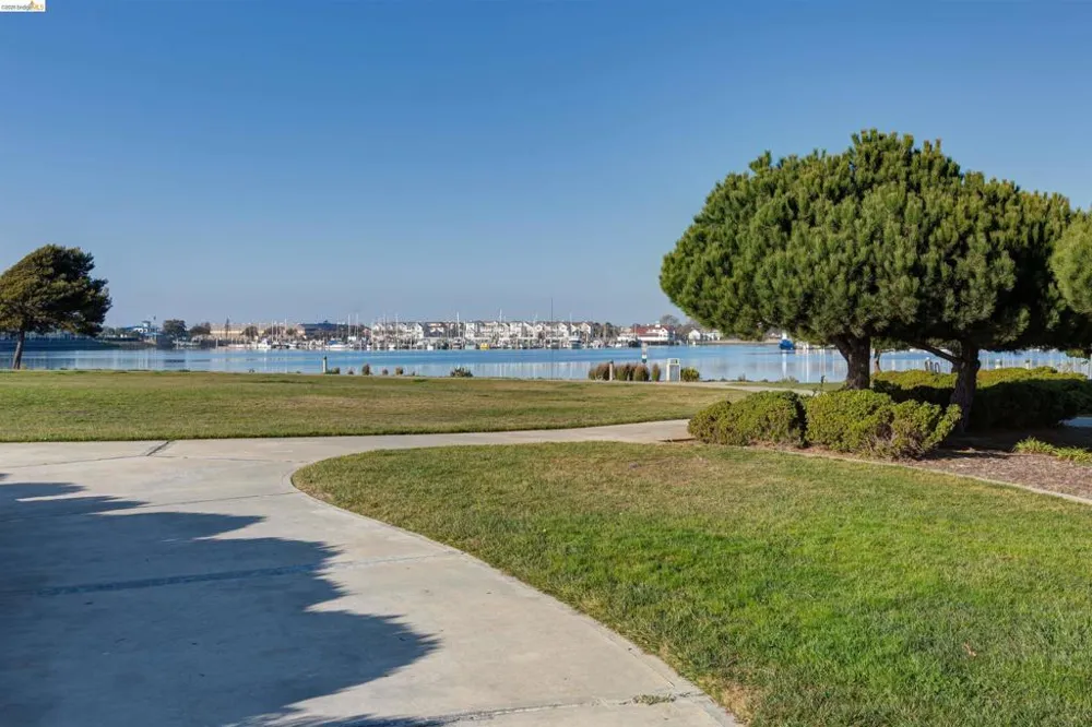 65 Seagull Dr Richmond, CA 94804