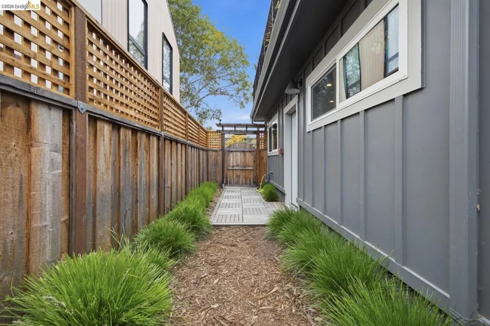 1519 Fairview St #2 Berkeley, CA 94703
