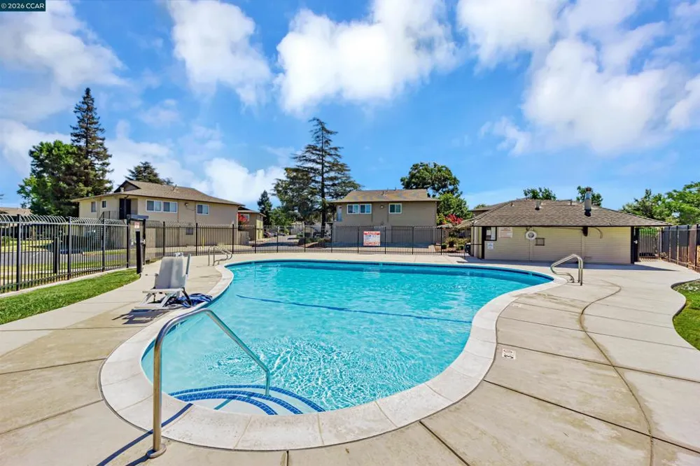 1045 Mohr Ln #B Concord, CA 94518