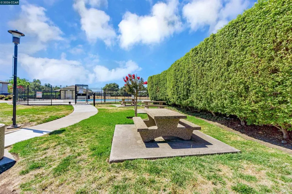 1045 Mohr Ln #B Concord, CA 94518