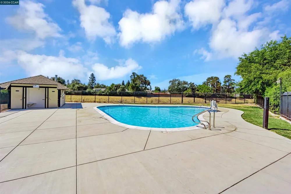 1045 Mohr Ln #B Concord, CA 94518