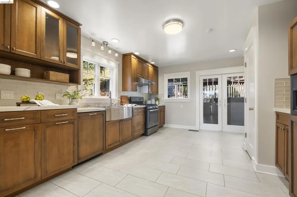 977 Regal Rd Berkeley, CA 94708