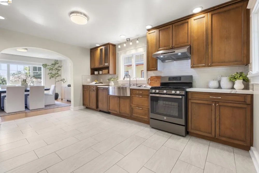 977 Regal Rd Berkeley, CA 94708