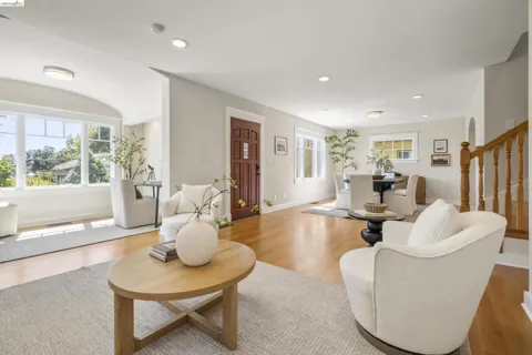 977 Regal Rd