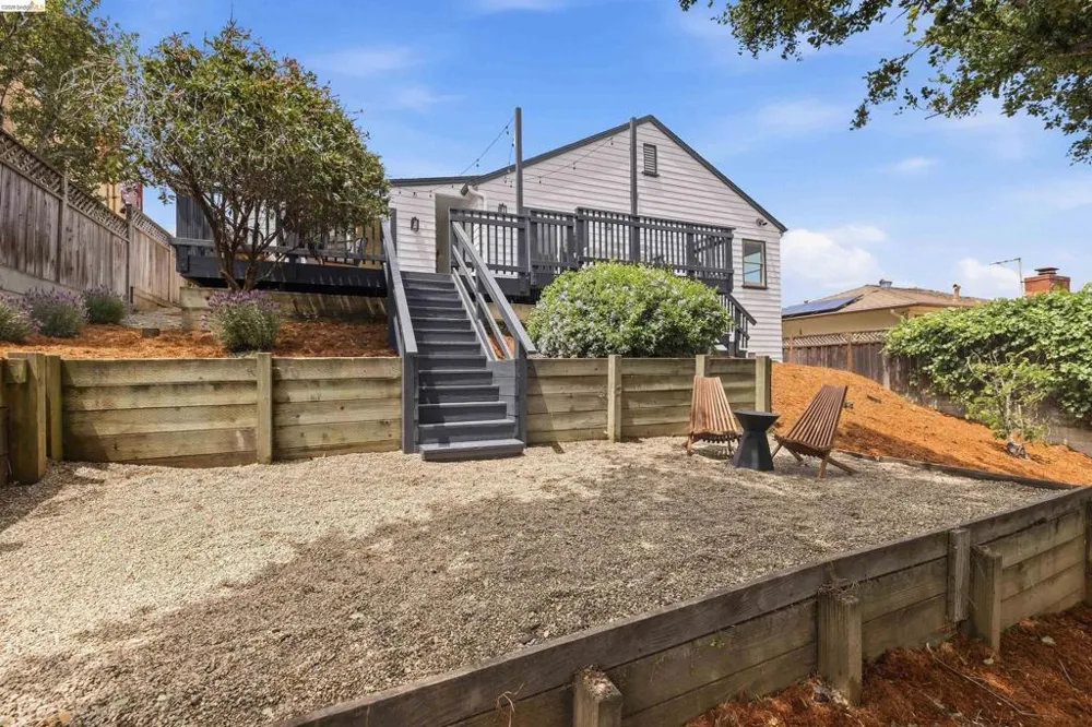 4638 Reinhardt Dr Oakland, CA 94619