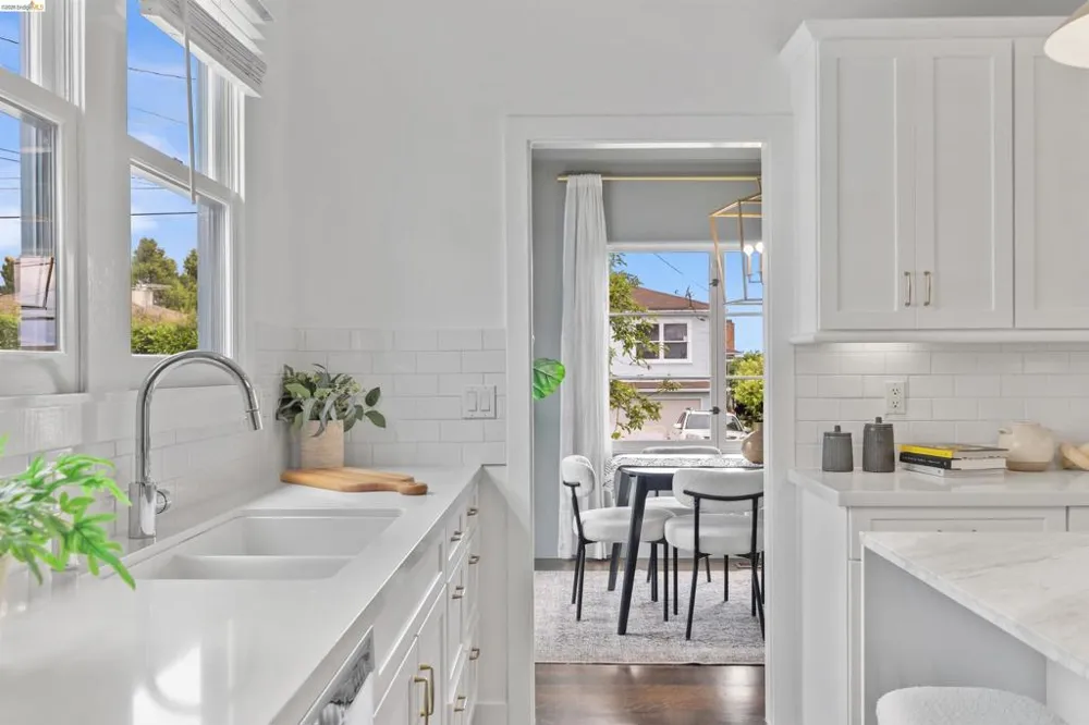 4638 Reinhardt Dr Oakland, CA 94619