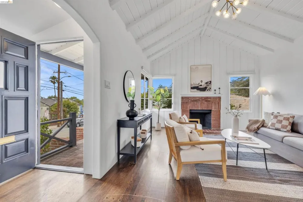 4638 Reinhardt Dr Oakland, CA 94619