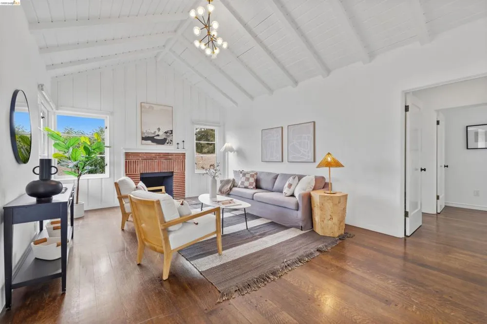 4638 Reinhardt Dr Oakland, CA 94619