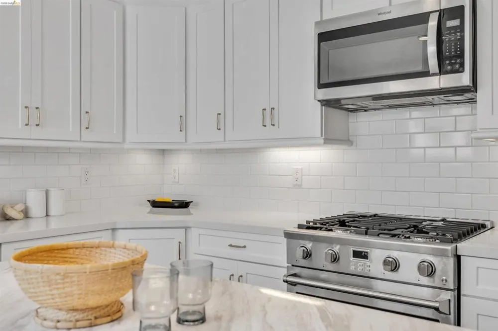 4638 Reinhardt Dr Oakland, CA 94619