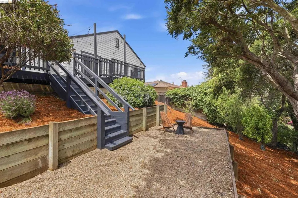 4638 Reinhardt Dr Oakland, CA 94619
