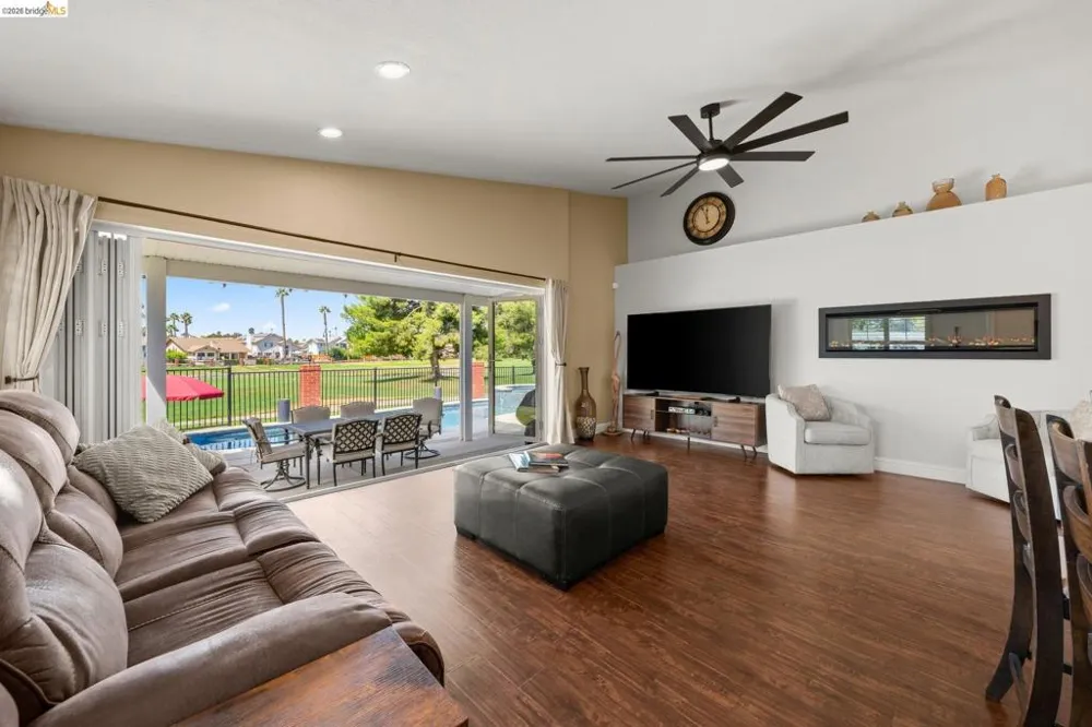 2212 Colonial Ct Discovery Bay, CA 94505
