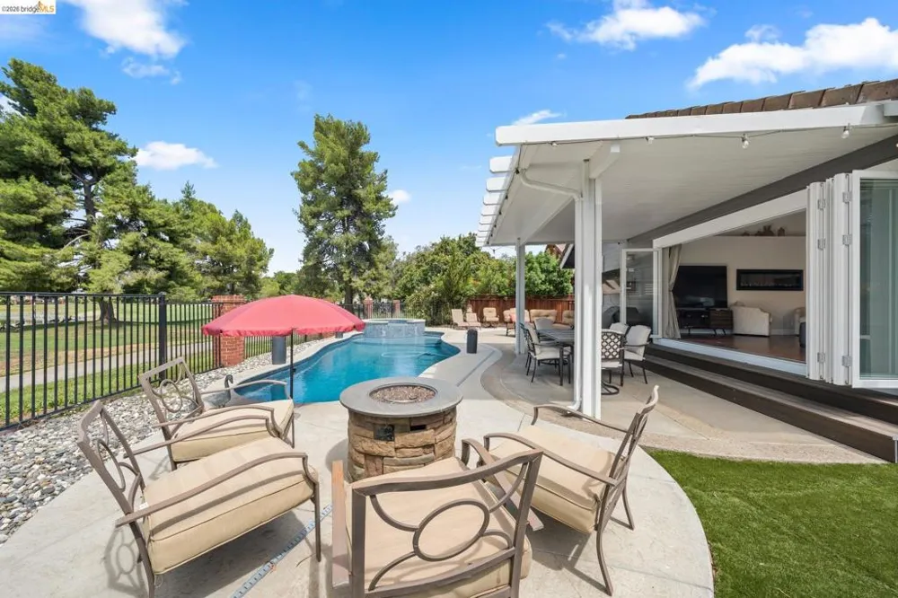 2212 Colonial Ct Discovery Bay, CA 94505