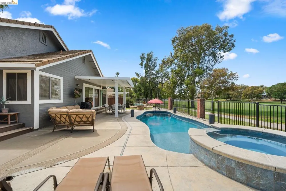 2212 Colonial Ct Discovery Bay, CA 94505