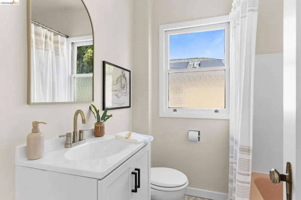 2533 Rampart St Oakland, CA 94602