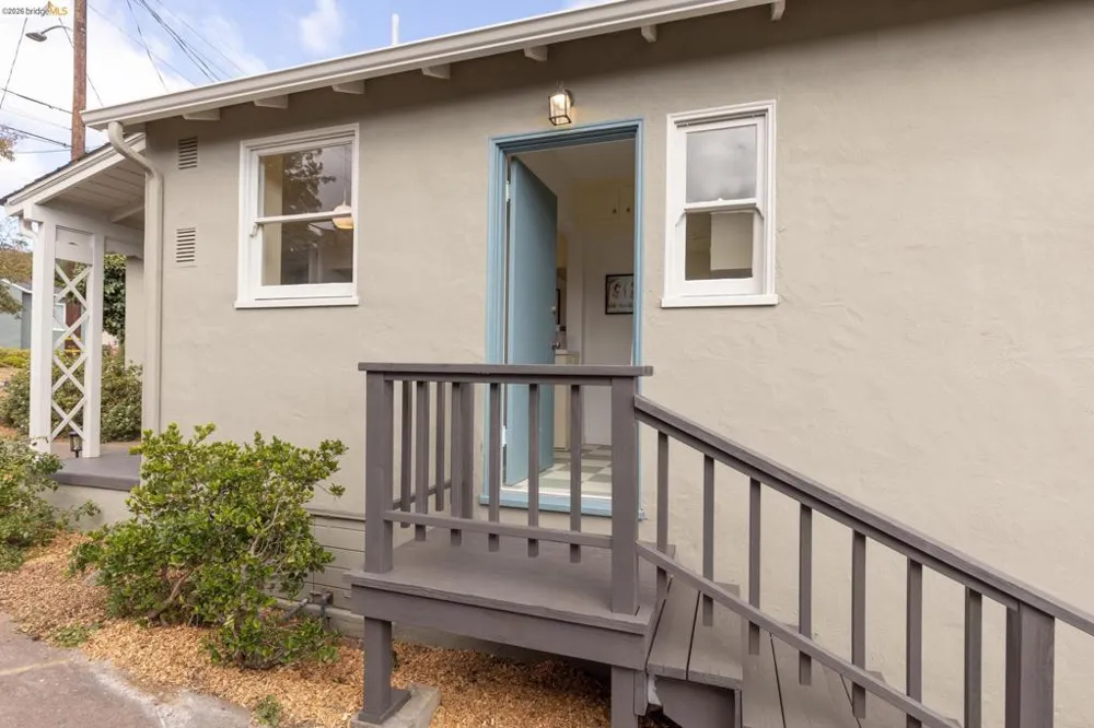 2533 Rampart St Oakland, CA 94602