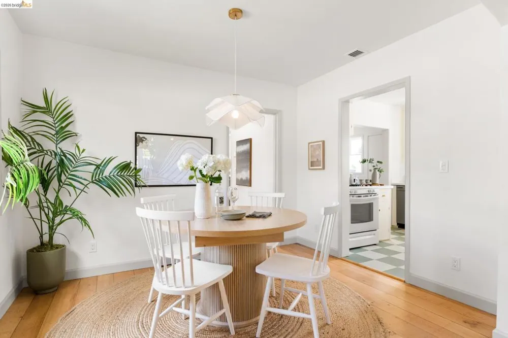 2533 Rampart St Oakland, CA 94602