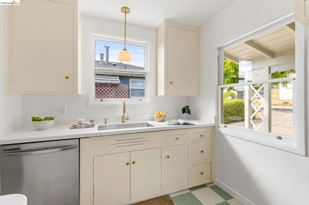 2533 Rampart St Oakland, CA 94602