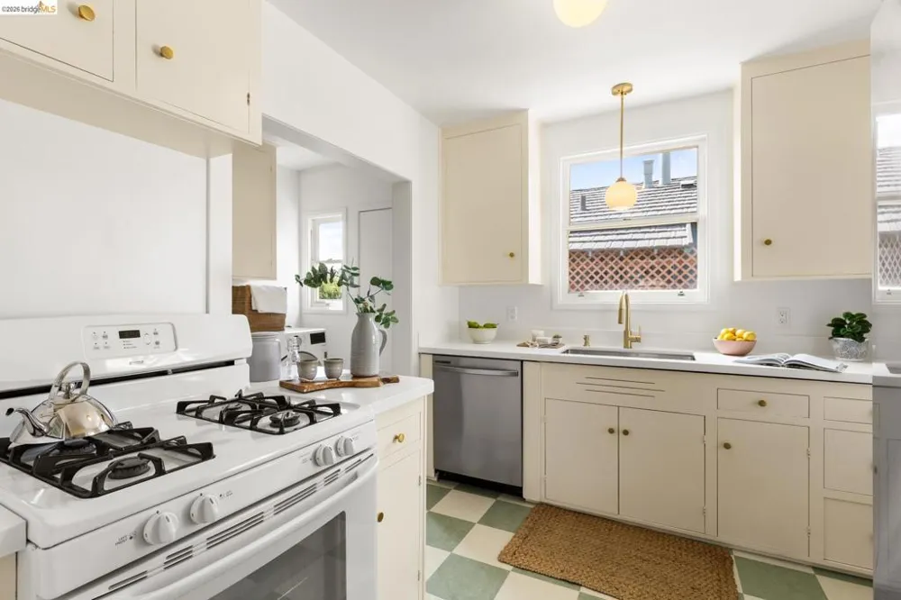 2533 Rampart St Oakland, CA 94602