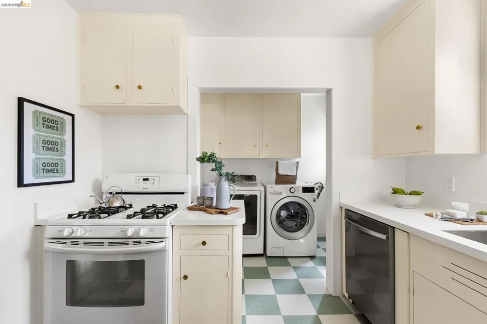 2533 Rampart St Oakland, CA 94602