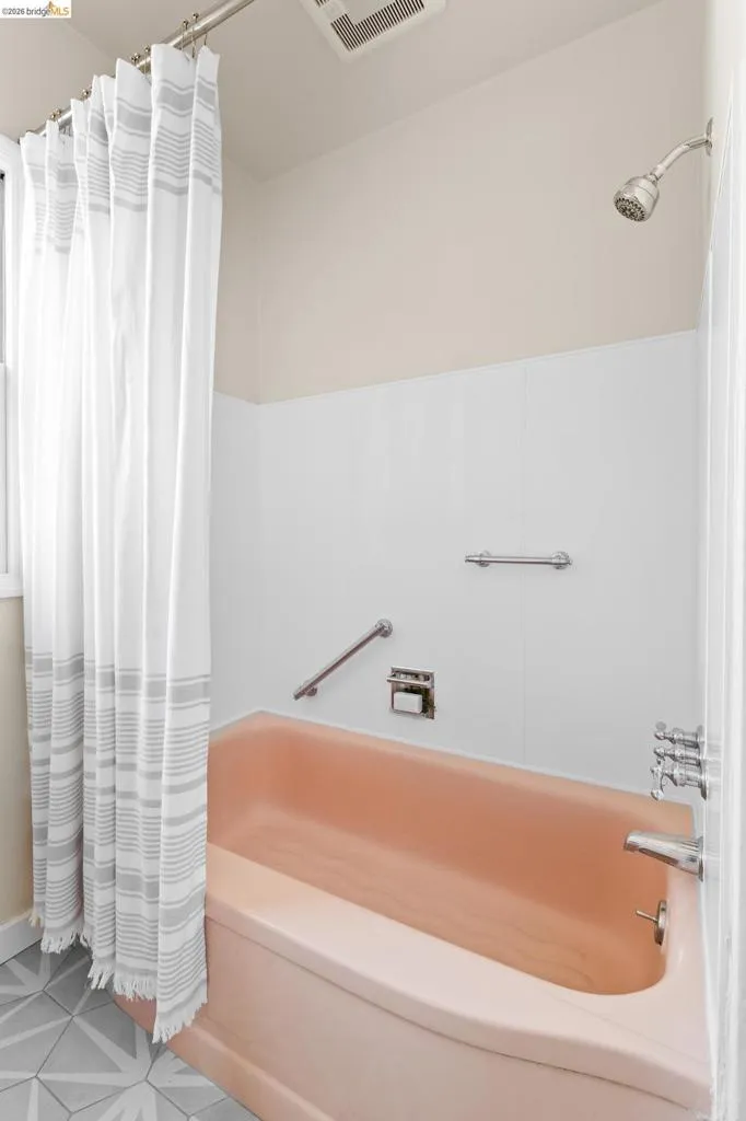 2533 Rampart St Oakland, CA 94602