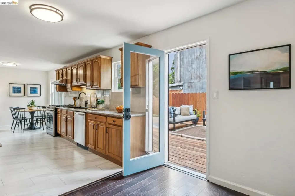 1014 10Th St Oakland, CA 94607