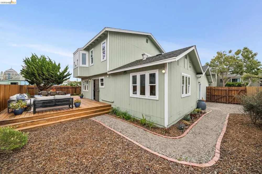 1014 10Th St Oakland, CA 94607