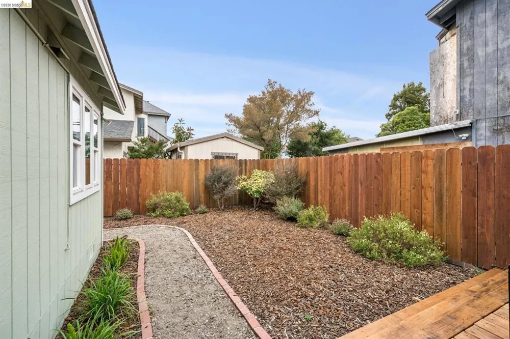 1014 10Th St Oakland, CA 94607