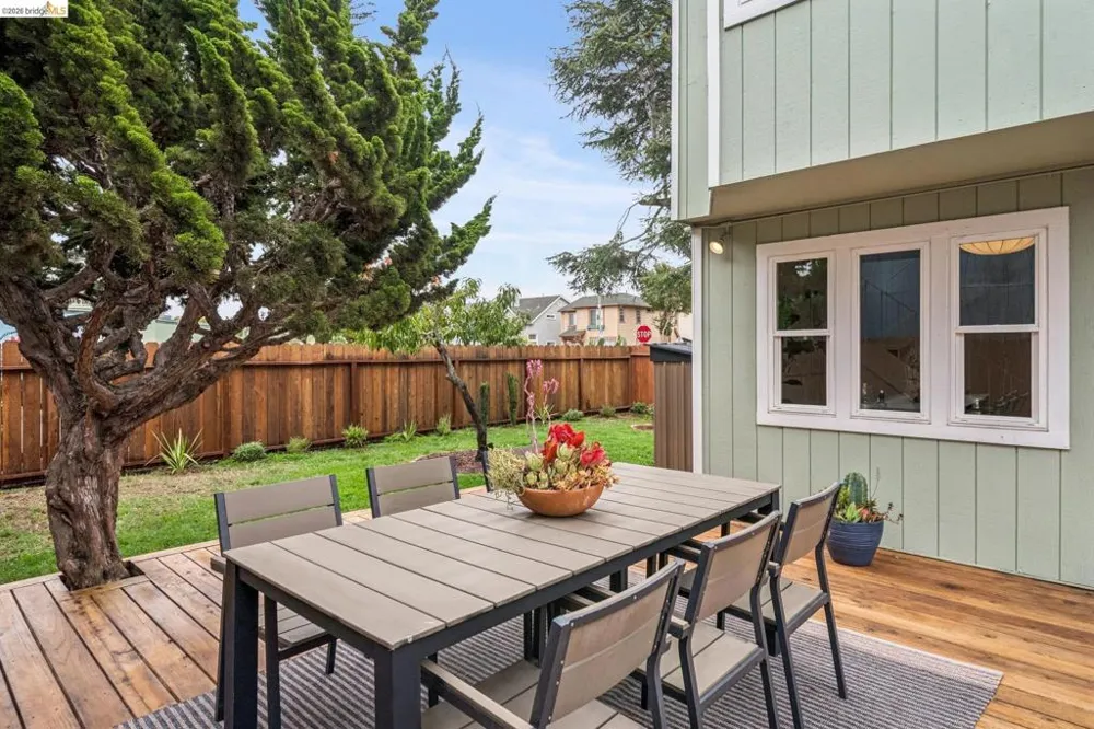 1014 10Th St Oakland, CA 94607