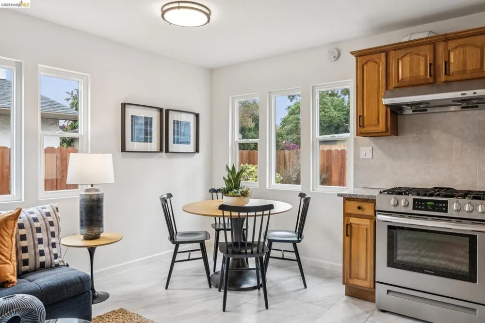 1014 10Th St Oakland, CA 94607