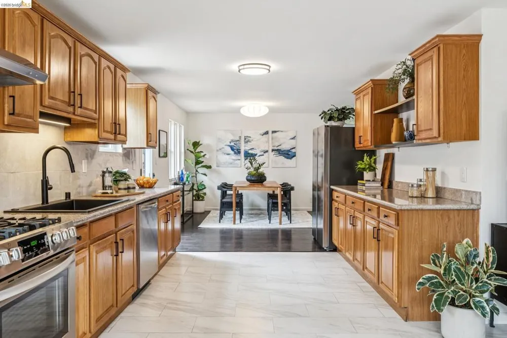 1014 10Th St Oakland, CA 94607