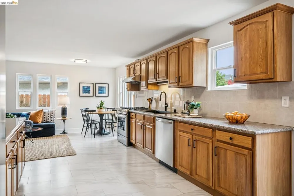1014 10Th St Oakland, CA 94607