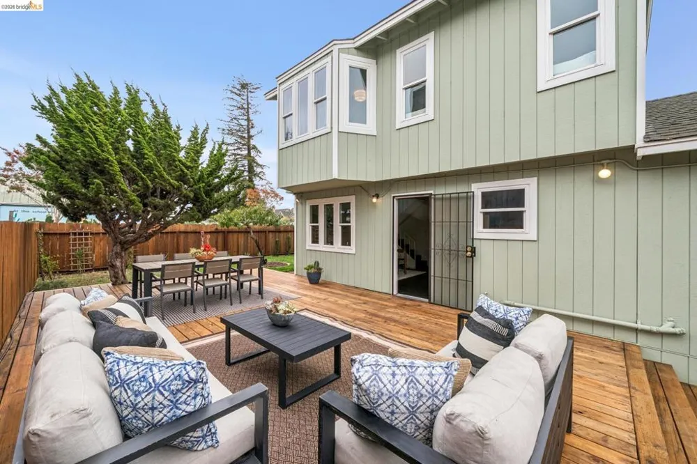 1014 10Th St Oakland, CA 94607