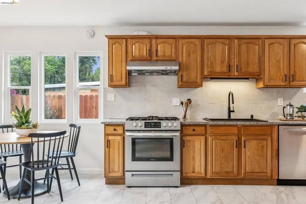 1014 10Th St Oakland, CA 94607